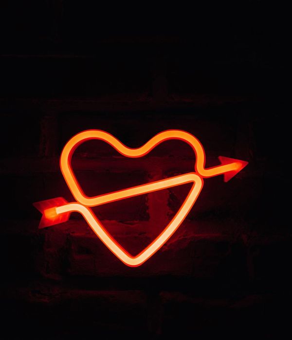 A symbolic image of a glowing heart and brain connected, showing wellness.